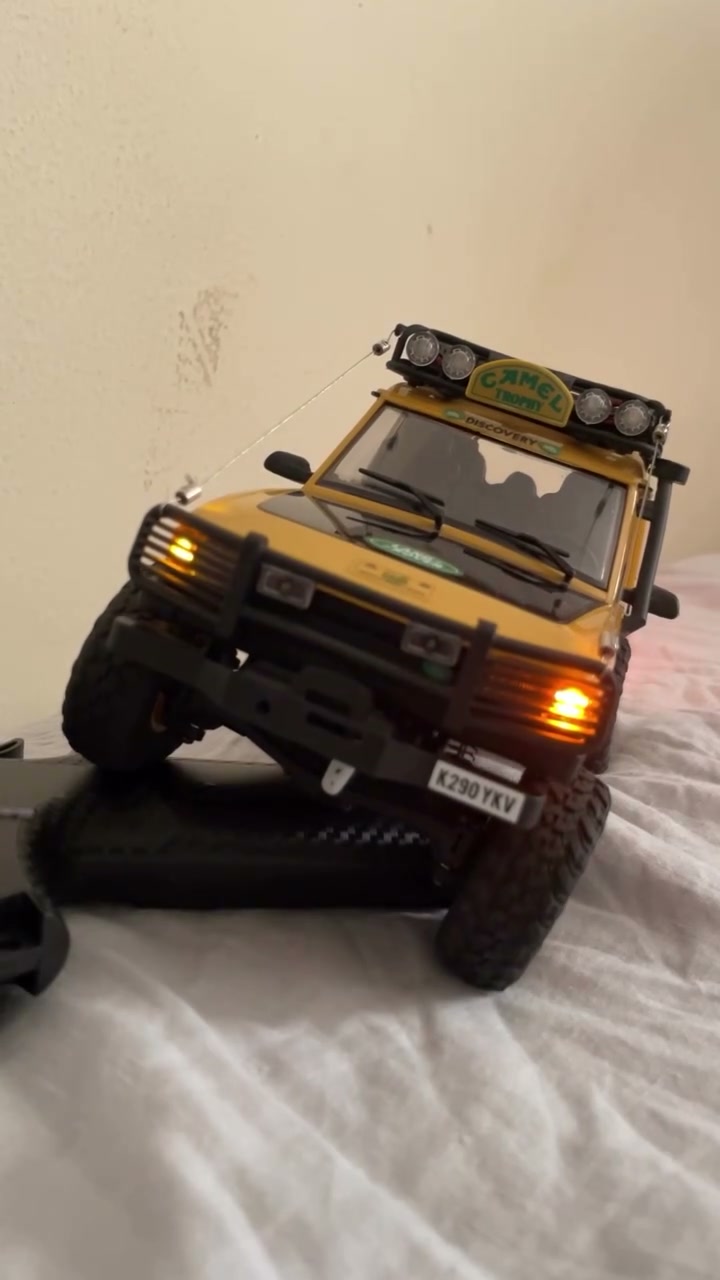 Auto-throttled crawl over radio on bed