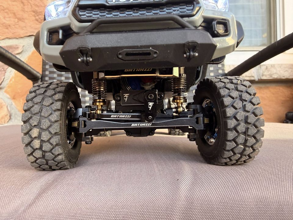 Front suspension and axle detail on the FCX24M Tacomo community build