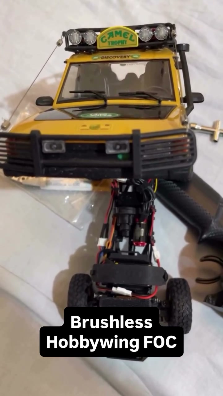 Stock brushed versus brushless outrunner comparison on the same obstacle